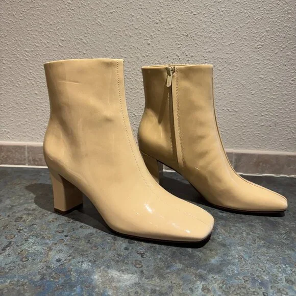 NWOB Vince Charli Beige Leather Patent Ankle Boots - 9