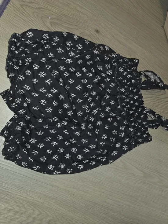Black Floral Pattern Smocked Crop Top