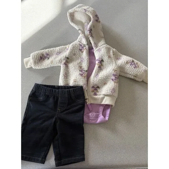 Carter's Never Been Worn Outfit Size 3 Months