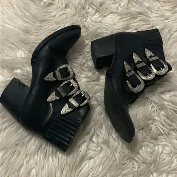 ASOS LEATHER BUCKLE BLACK BOOTS SIZE‎ 5