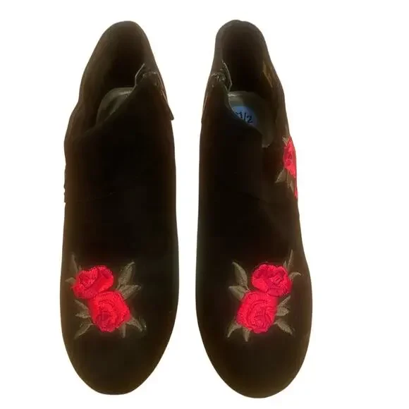 Impo Rose embroidered bootie heels size 6.5