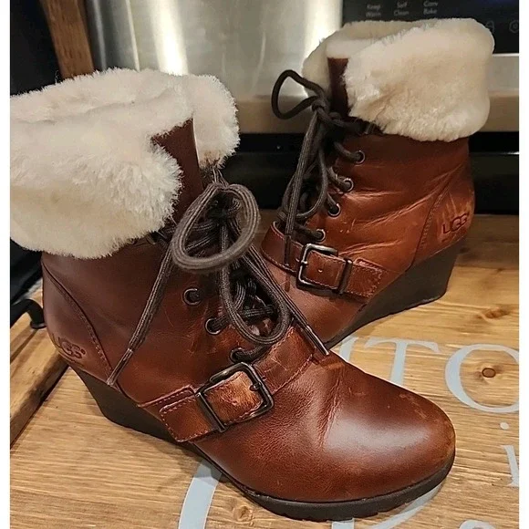 UGG Australia Women's Leather Wedge Shearling Lined Lace-Up Ankle Boot Brown 6‎