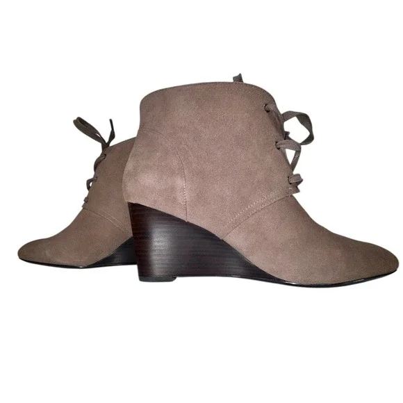 LAUREN RALPH LAUREN Women's‎ Tan Tamia Suede Ankle Boots 8.5 Wedge Heel Lace-Up