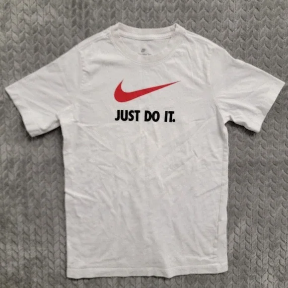 Nike Tee Kids Size XL AR5249-100 