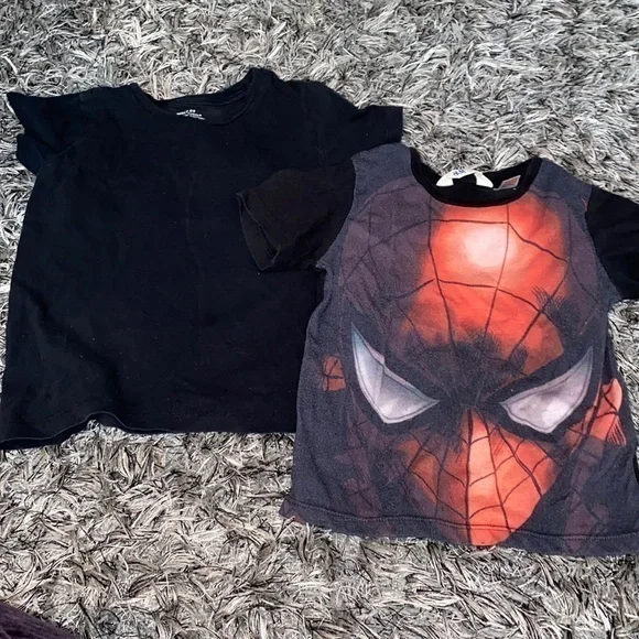 H&M t shirt bundle 2-4 years some signs of wear see pics.