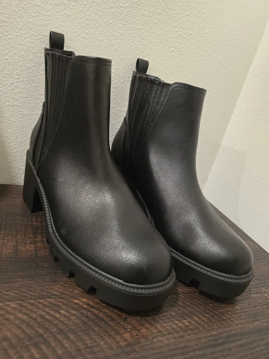 Dolce Vita Noel Womens Black Chunky Chelsea Ankle Boots Size 8