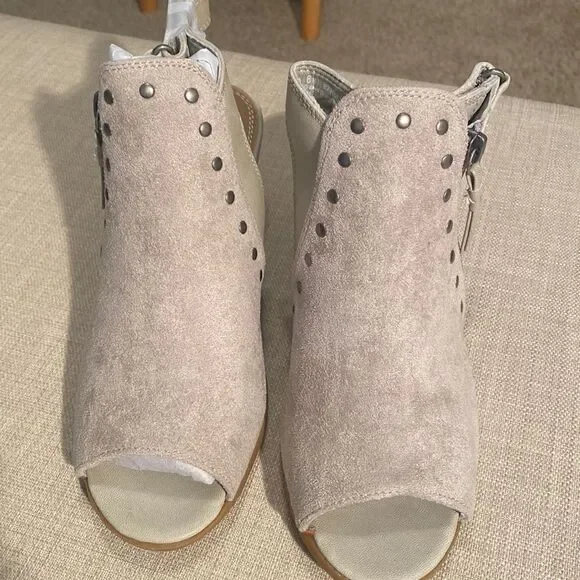 NEW Beartraps “Ivella” Ladies Shoes Size 8 Tan Chunky Heel