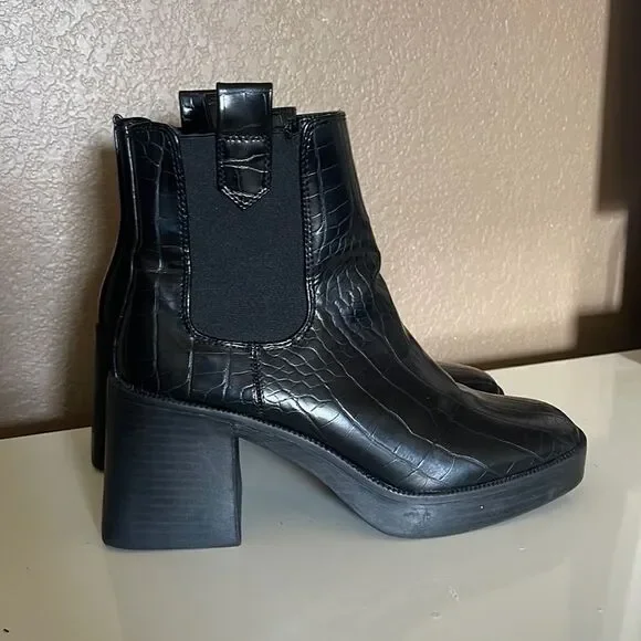 Nasty Gal Chunky Heel Croc Embossed Ankle Boots size 6