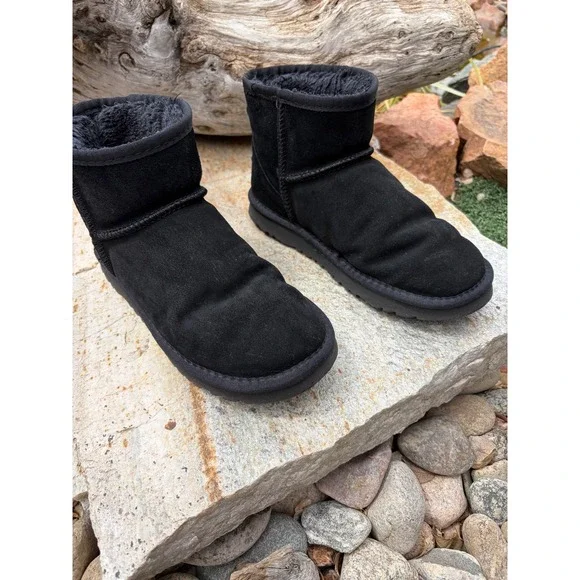 UGG Classic Mini Black Suede Shearling‎ Lined Ankle Boots Womens Size 38