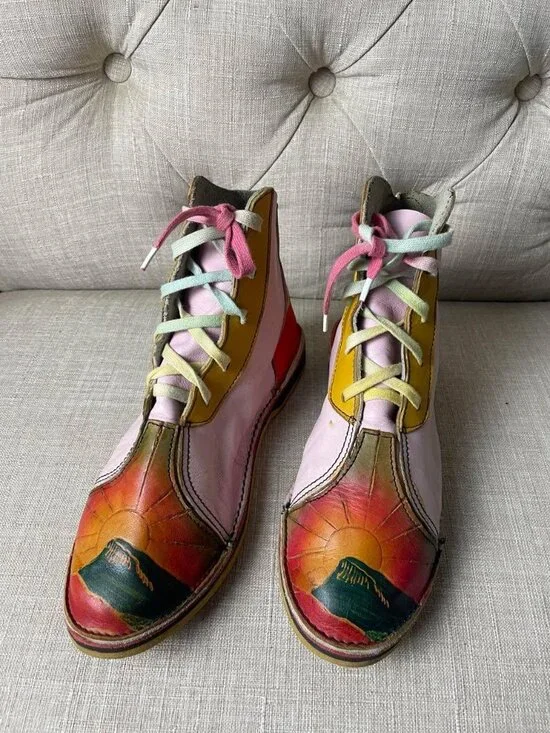 EUC Handmade in England Women's Leather Lace-Up Hippie Boho Booties size 6