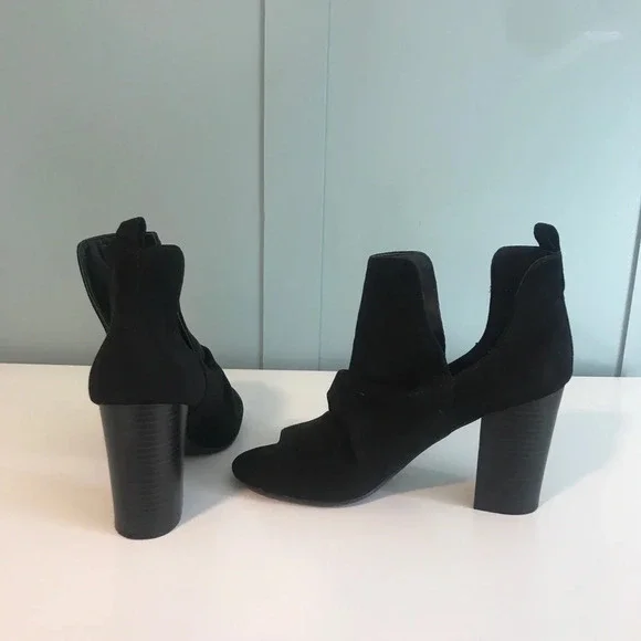 Trash Brand Funky Open Toe Black Faux Suede Booties. 3 1/2” Heel.‎ Size 9