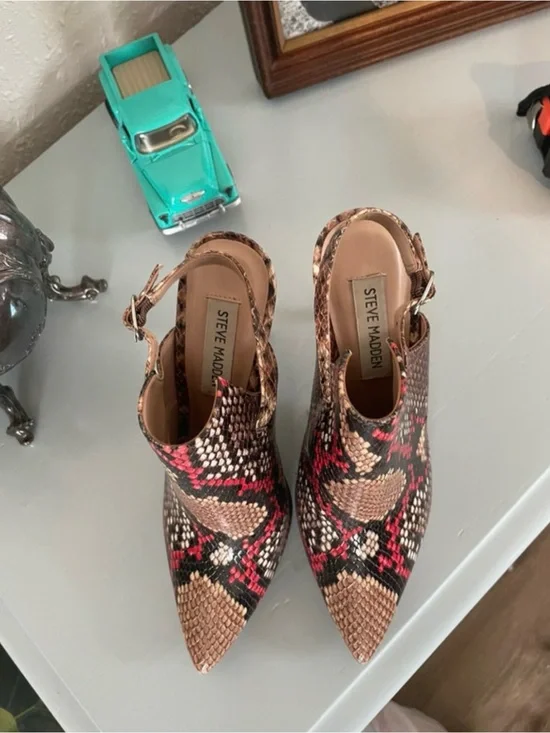 Steve Madden Brown & Red Snake-Print Pointed Slingback Heels