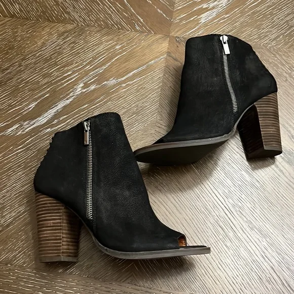 Lucky brand Lamija black leather peep toe heeled ankle booties Size 9.5