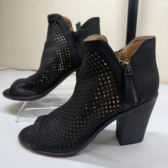 Portland‎ Emma Black Perforated Peep Toe Ankle Booties Zip Chunky Heel Block 8.5
