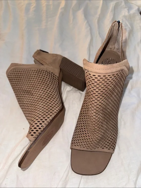 Vince Camuto Women’s Taupe Suede Perforated Peep-Toe Block Heel Booties Size 13
