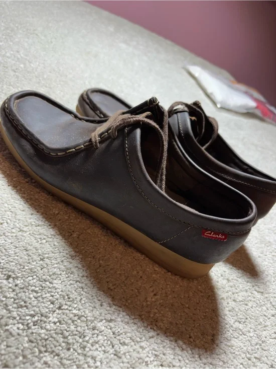 Clarks wallabies women’s sz 11