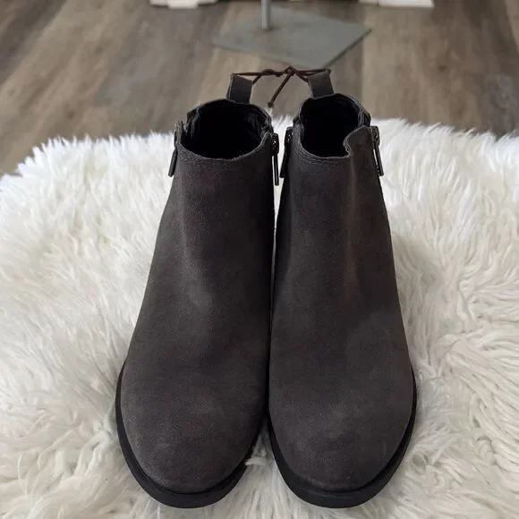 Kenneth Cole Women's Suede Gray Ankle Boots Size 7.5 NWOT