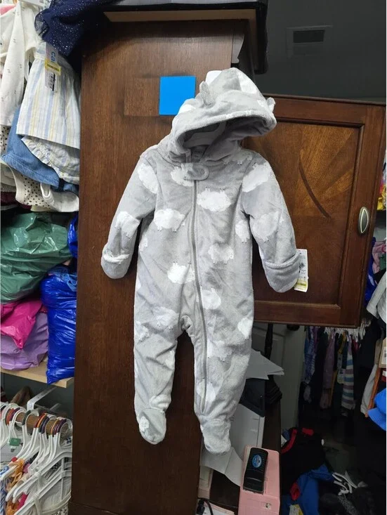 9m brand new baby snowsuit from carter's item.18G2