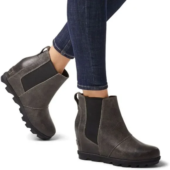 Sorel Women's Joan of Arctic Wedge II Chelsea Boots Pebbeled Leather 8.5