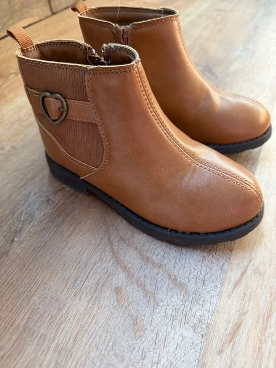 Carter's Tan Ankle Boots with Heart Buckle zip up sides size toddler 11
