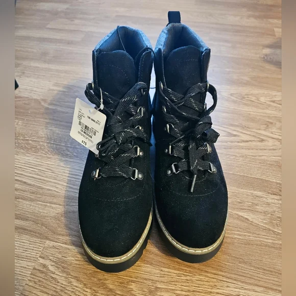 NWT St. John's Bay Black Suede Lace-Up Boots Size 10