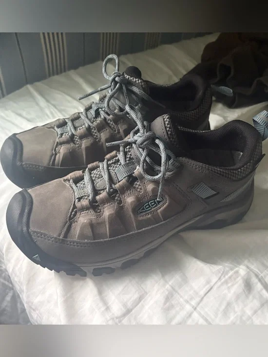 Keen Women's Targhee-3 Waterproof Hiking Shoes size 9.5 amazing condition