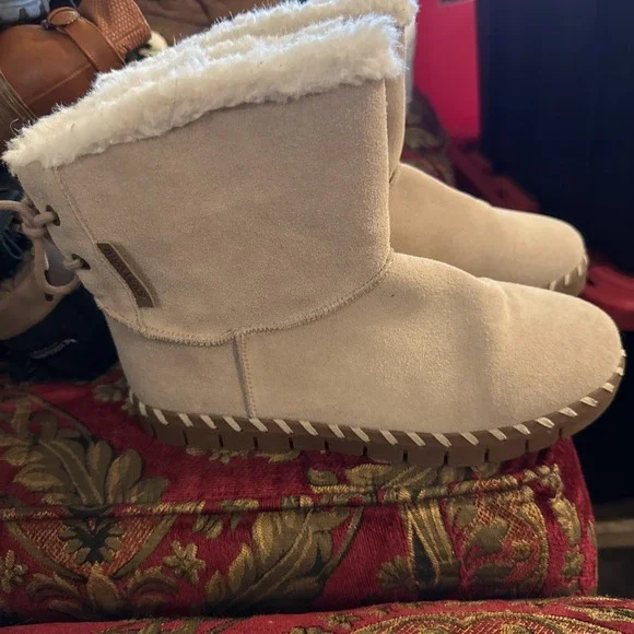 NIB Muk Luks Ankle Boots US Size 8 Suede, Wool Blend,  Memory Foam Color= Sand