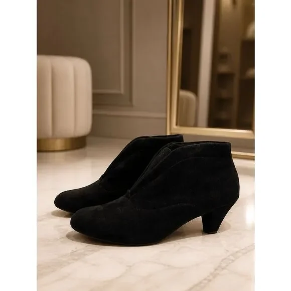 BLACK FAUX SUEDE 2.5” BOOTIE by SOFTWEAR 8W