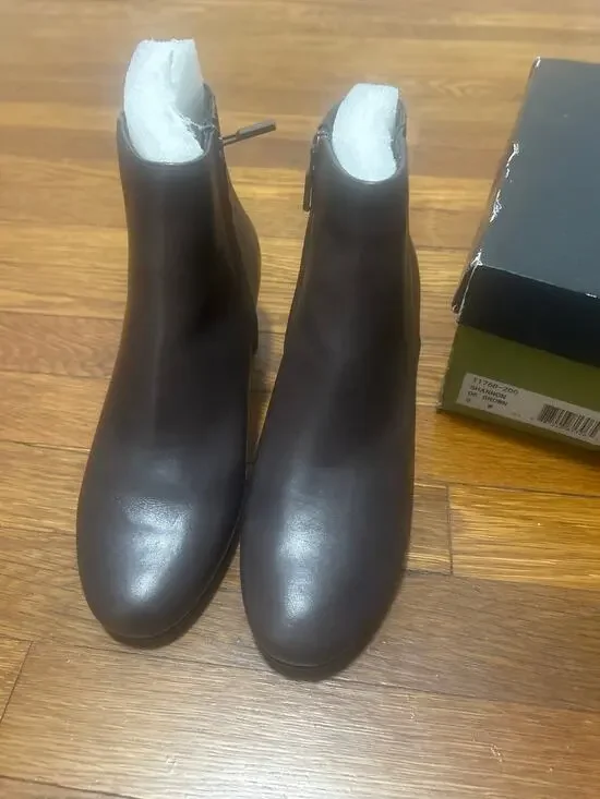 Trotters Shannon Leather Chocolate Brown Ankle Boots 8W NWT