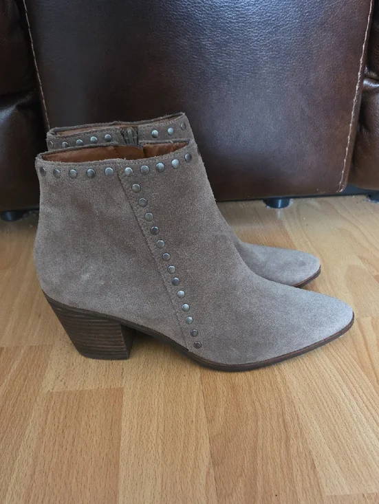 Lucky Brand Taupe Suede Studded Ankle Boots Festival Western Boho Cowgirl 7.5
