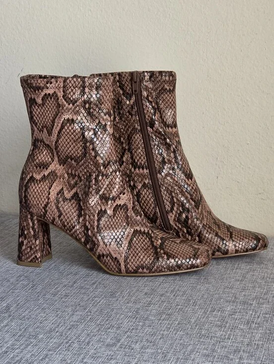 Steve Madden Harli Brown Snake Print Boots Block Heel Size 6 Ankle Bootie