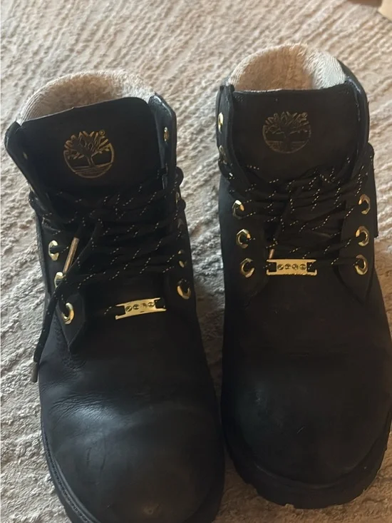 Timberland Black Leather Lace-Up Ankle Boots with Gold-Tone Accents