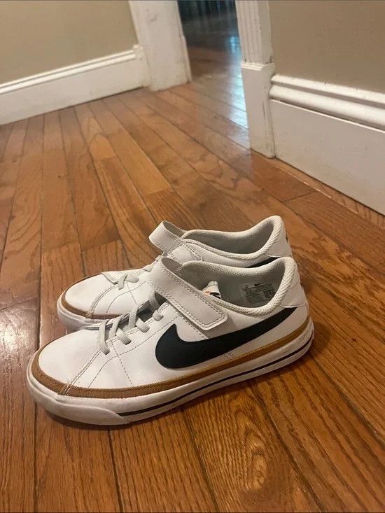 Nike White Kids Sneakers with Black Swoosh and Tan Accent