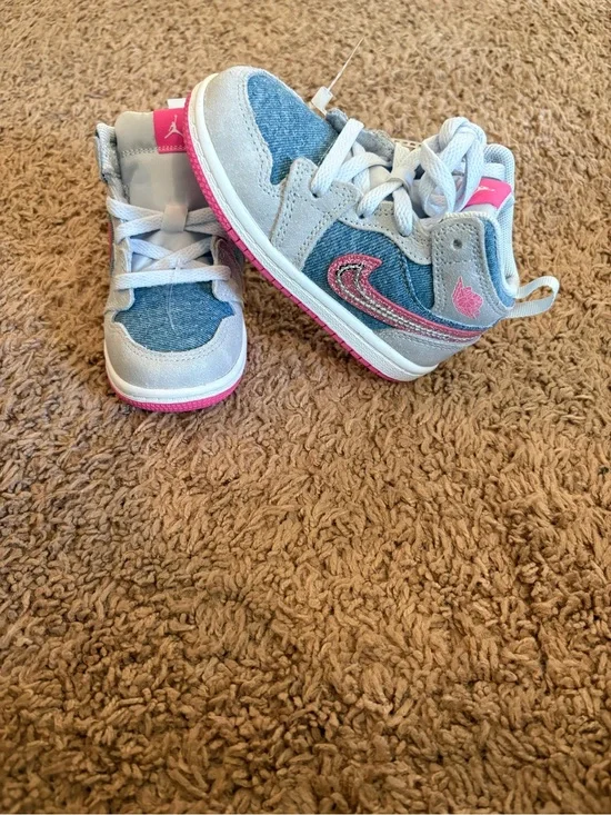 Nike Kids High-Top Sneakers in Light Blue Denim and Pink