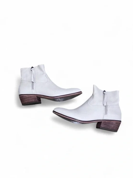 Frye& Co White Leather Zip Ankle Booties