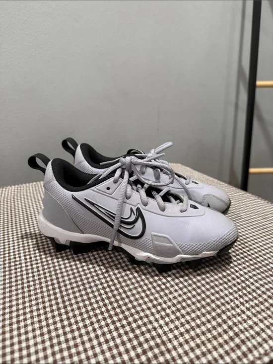 Nike Trout Kids Gray and Black baseball Cleats