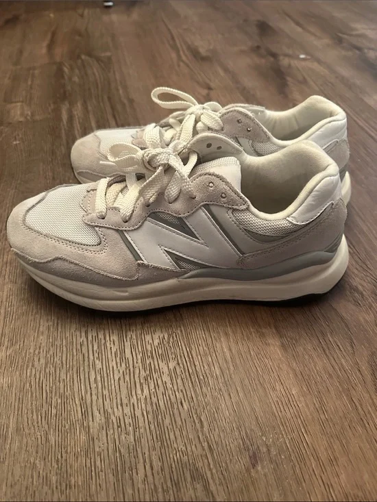 New Balance Cream White Low-Top Sneakers