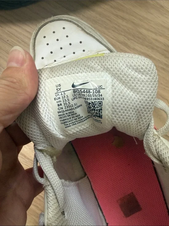 Nike Kids Low-Top Toe Sneakers in White and Coral Pink, Size 5Y Youth