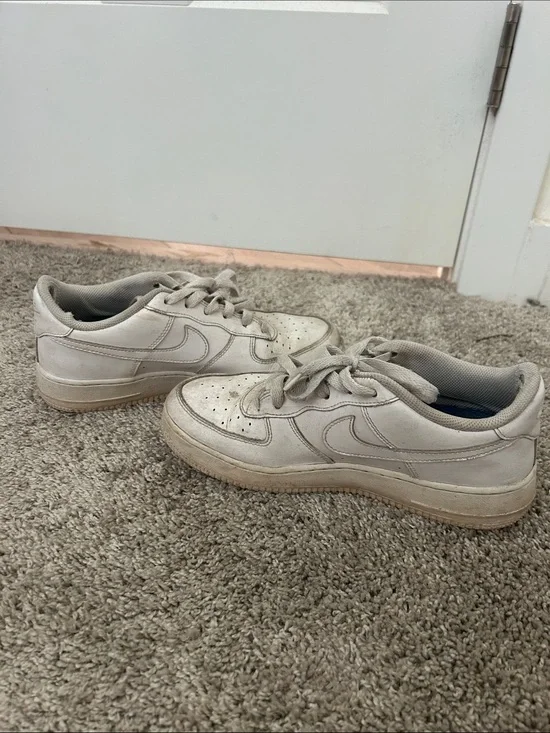 Nike Off-White/Tan Low-Top Sneakers