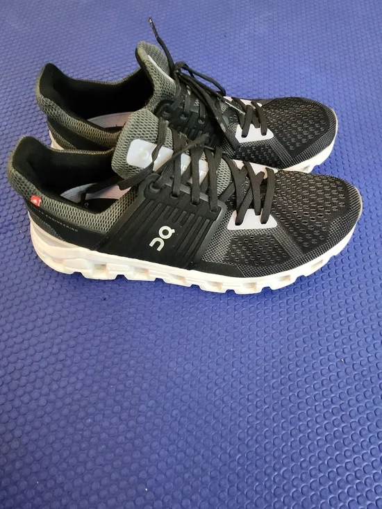 On CLOUD Swift Black and Gray Running Shoes