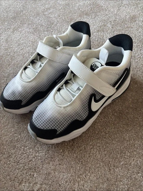 Nike Kids White and Black Velcro Sneaker