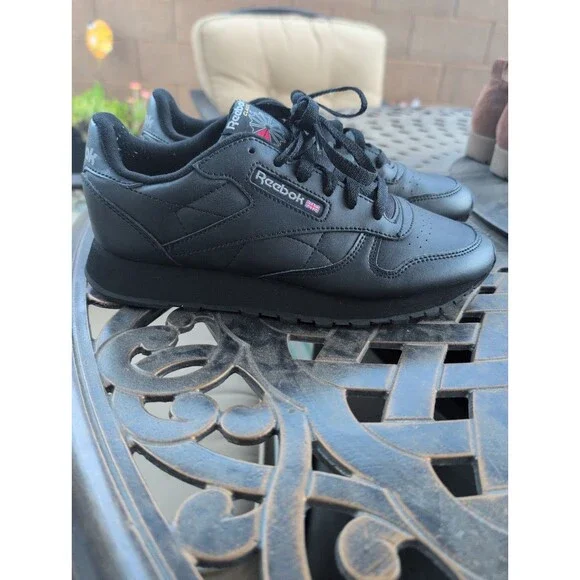 Reebok Classic Black Sneakers Boys Size 5, Women Size 7