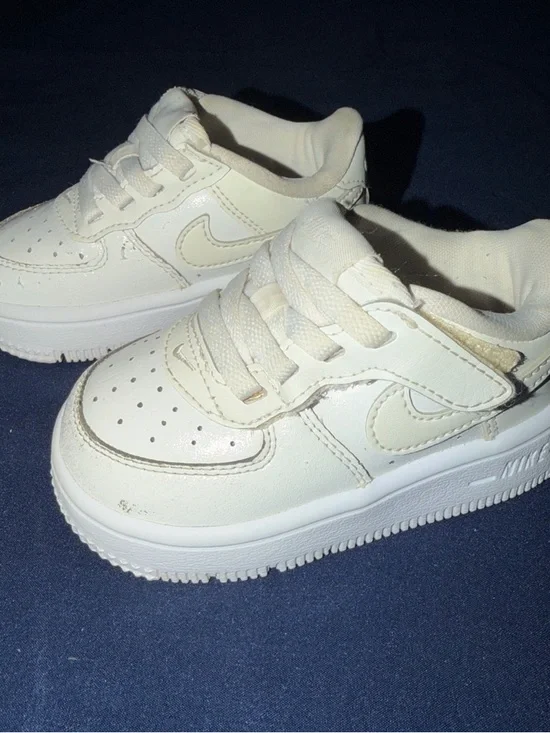Nike Kids Cream/White Low-Top Sneakers