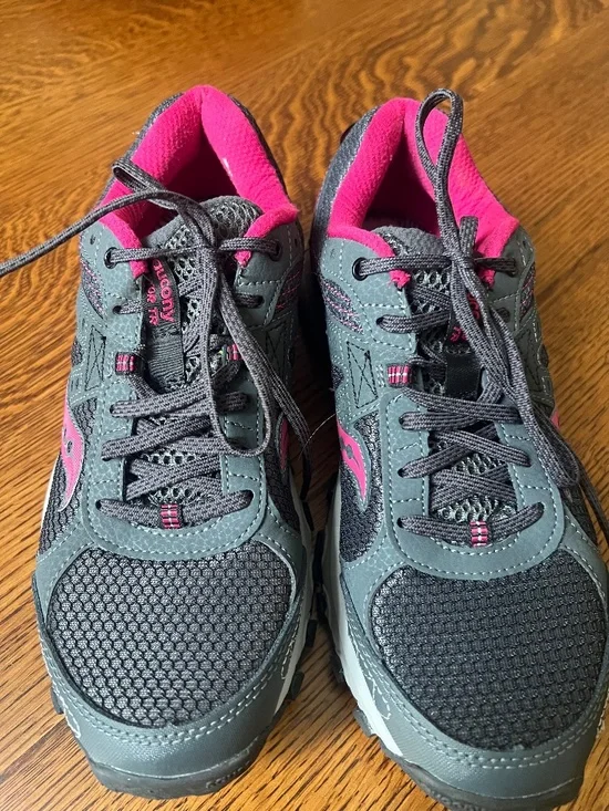 Saucony  Raptor TR Tennis shoes, size 9.5