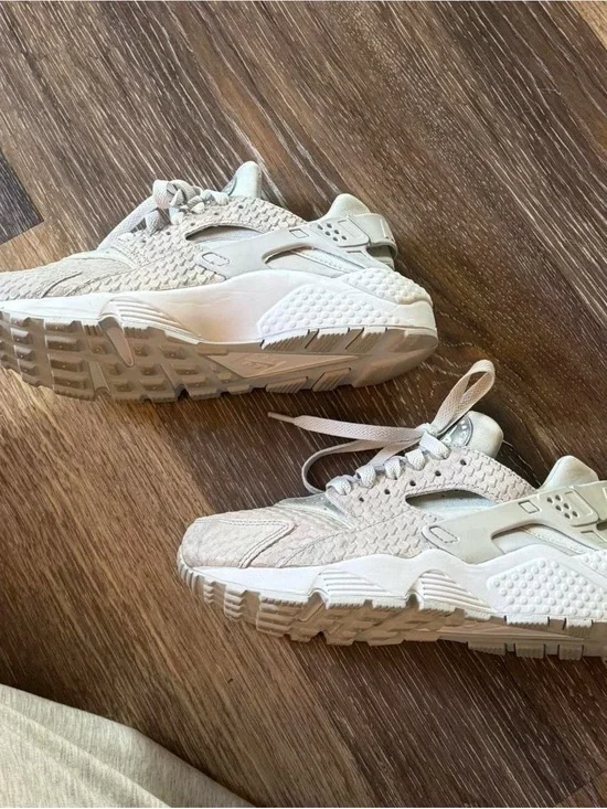 Nike Air Huarache Sneakers