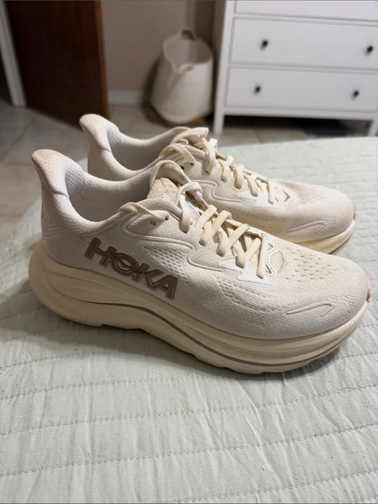 Hoka Women's Clifton 10// Cream and Dusty Pink Running Shoes