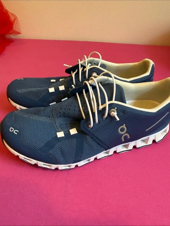 On Running Cloud Navy Athletic Sneakers size 8 women’s