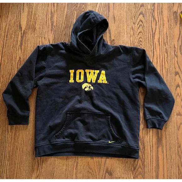 Nike Team Iowa Hawkeyes Hoodie Kids XL Black Gold Pullover Sweatshirt NCAA
