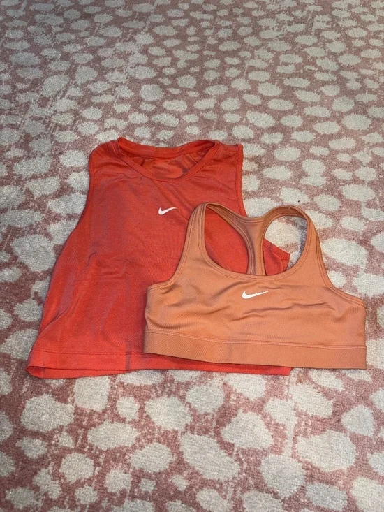 Coordinating Nike Sports Bra and Nike Pro Top