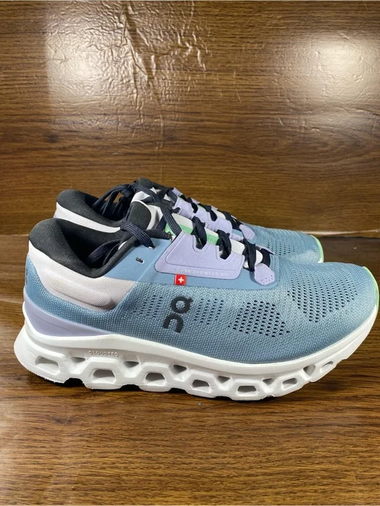 On Cloudstratus women’s shoe size 6.5